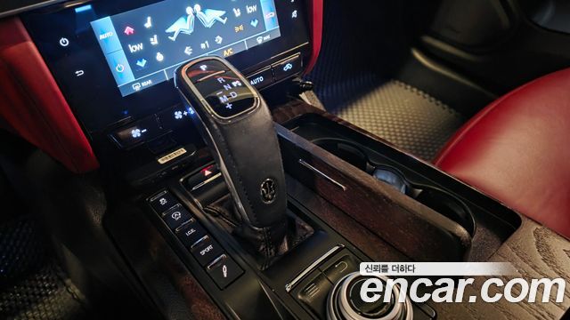 Maserati Quattroporte 2020 — photo 12