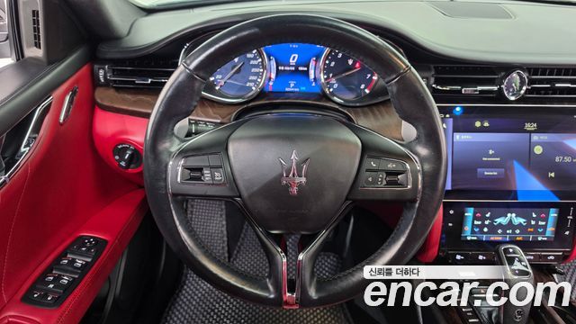 Maserati Quattroporte 2020 — photo 21
