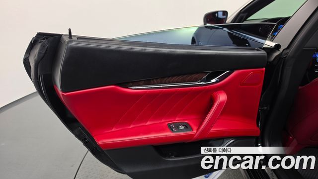 Maserati Quattroporte 2020 — photo 15