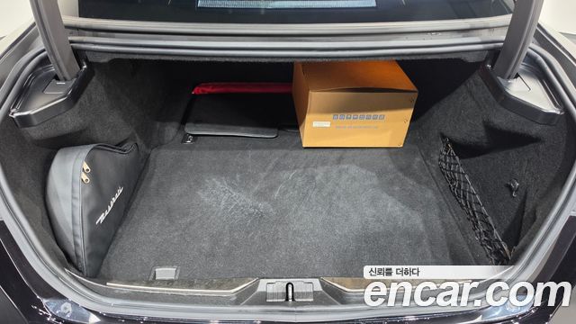 Maserati Quattroporte 2020 — photo 27