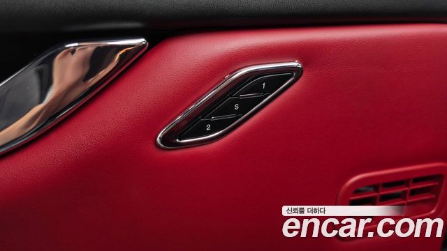 Maserati Quattroporte 2020 — photo 31