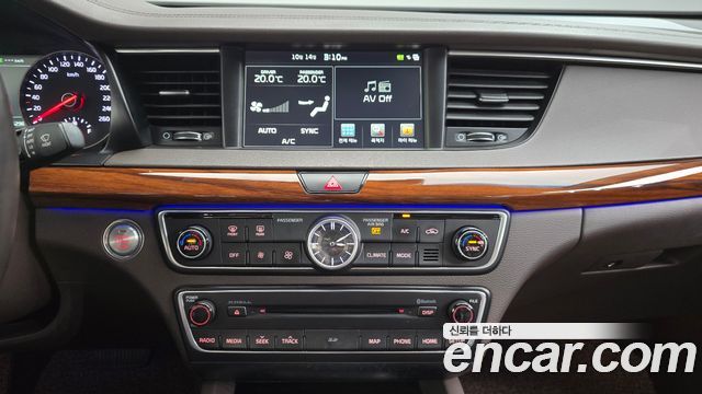 Kia K7 2017 — photo 18