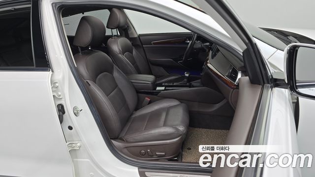 Kia K7 2017 — photo 16