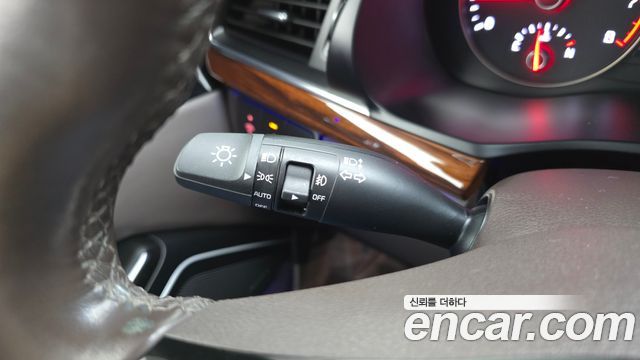 Kia K7 2017 — photo 30