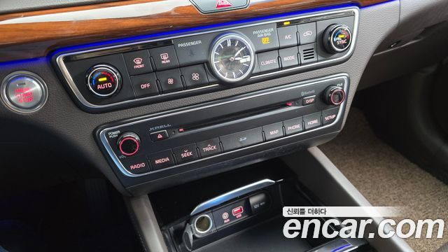 Kia K7 2017 — photo 32