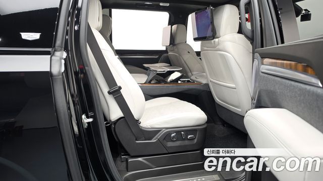 Cadillac Escalade 2025 — photo 17