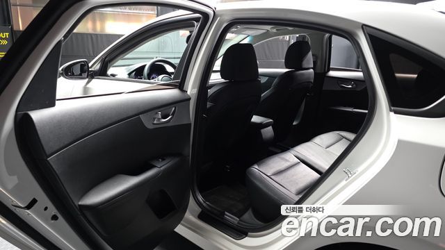Kia K3 2022 — photo 16