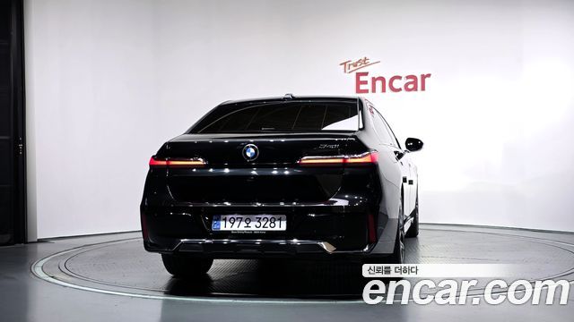 BMW 7-Series 2023 — photo 4