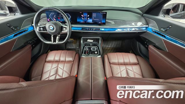 BMW 7-Series 2023 — photo 10