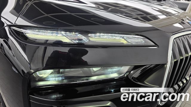 BMW 7-Series 2023 — photo 8