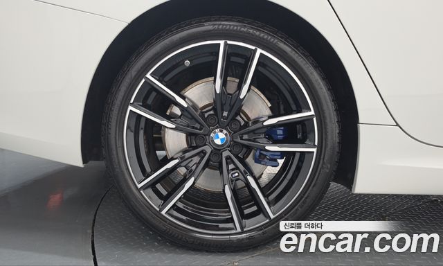 BMW 3-Series 2023 — photo 5