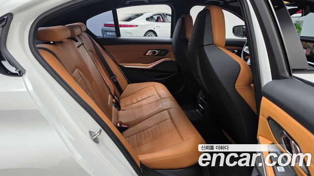BMW 3-Series 2023 — photo 17