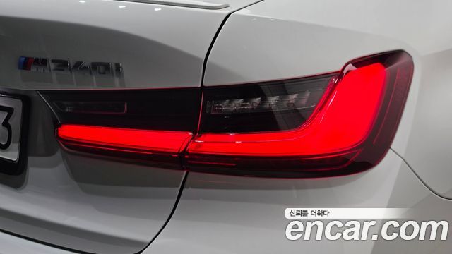 BMW 3-Series 2023 — photo 9