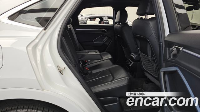 Audi Q3 2022 — photo 18