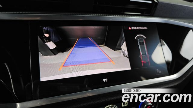 Audi Q3 2022 — photo 21