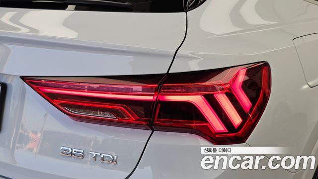 Audi Q3 2022 — photo 9