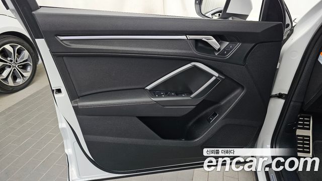 Audi Q3 2022 — photo 14