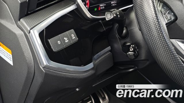 Audi Q3 2022 — photo 28