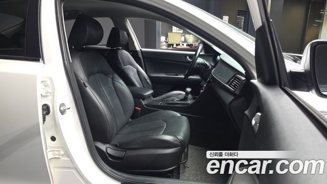 Kia K5 2018 — photo 17