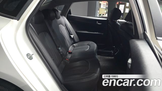 Kia K5 2018 — photo 18