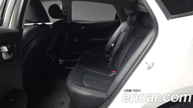 Kia K5 2018 — photo 16