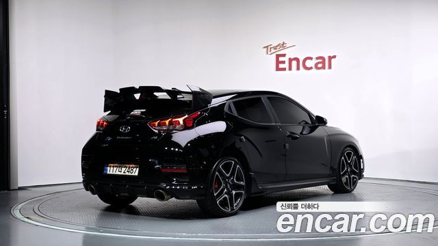Hyundai Veloster 2023 — photo 2