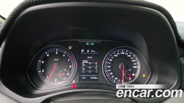 Hyundai Veloster 2023 — photo 8