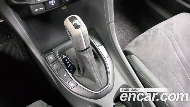 Hyundai Veloster 2023 — photo 9
