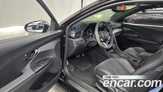 Hyundai Veloster 2023 — photo 10