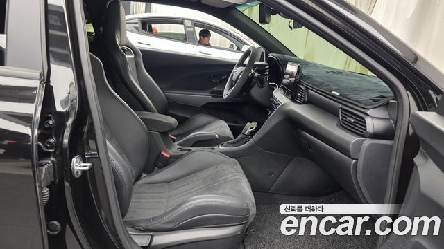 Hyundai Veloster 2023 — photo 11