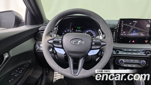 Hyundai Veloster 2023 — photo 13