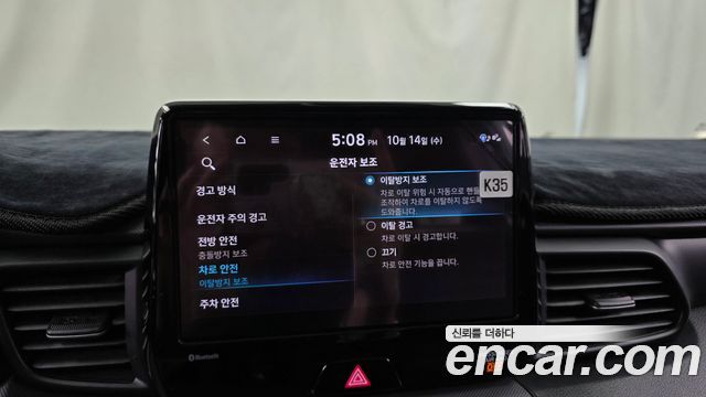 Hyundai Veloster 2023 — photo 16