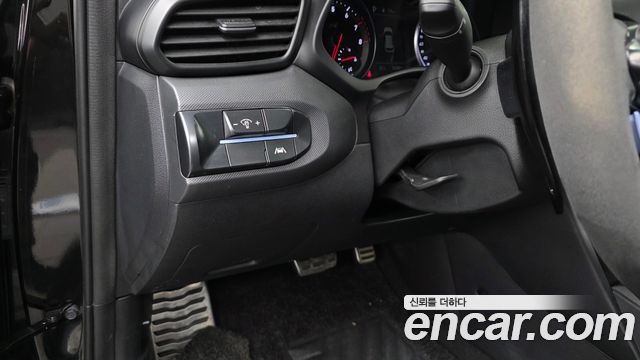Hyundai Veloster 2023 — photo 18