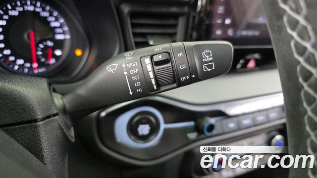 Hyundai Veloster 2023 — photo 19
