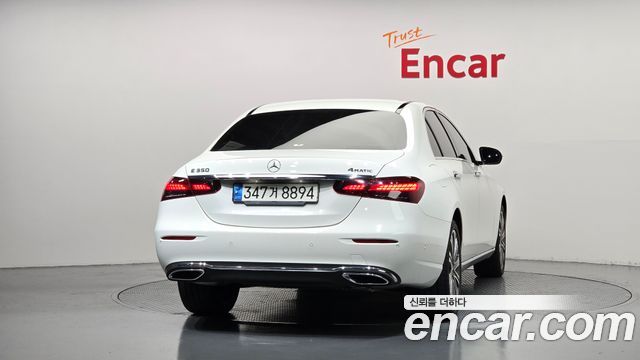 Mercedes-Benz E-Class 2023 — photo 4