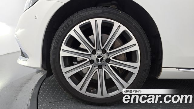 Mercedes-Benz E-Class 2023 — photo 5