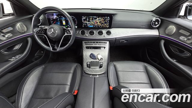 Mercedes-Benz E-Class 2023 — photo 7