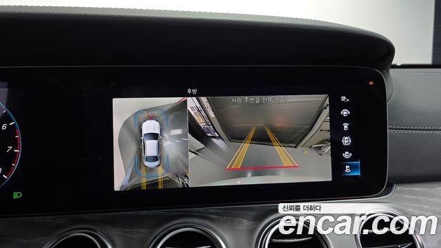 Mercedes-Benz E-Class 2023 — photo 14
