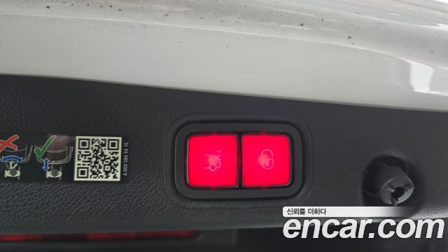 Mercedes-Benz E-Class 2023 — photo 16