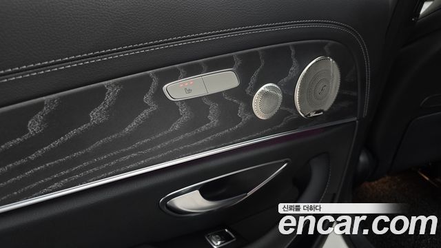 Mercedes-Benz E-Class 2023 — photo 18