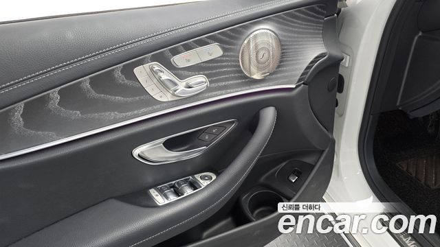 Mercedes-Benz E-Class 2023 — photo 19