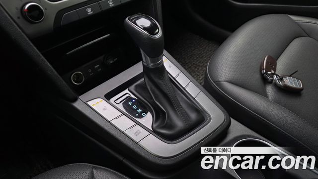 Hyundai AVANTE 2018 — photo 11