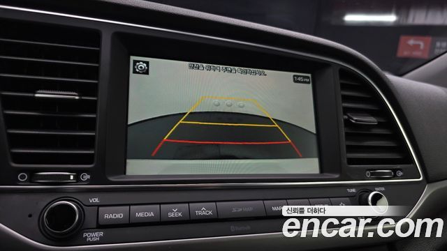 Hyundai AVANTE 2018 — photo 18