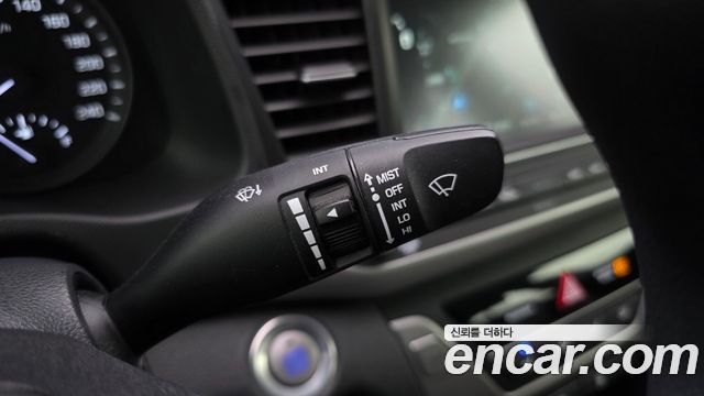 Hyundai AVANTE 2018 — photo 22