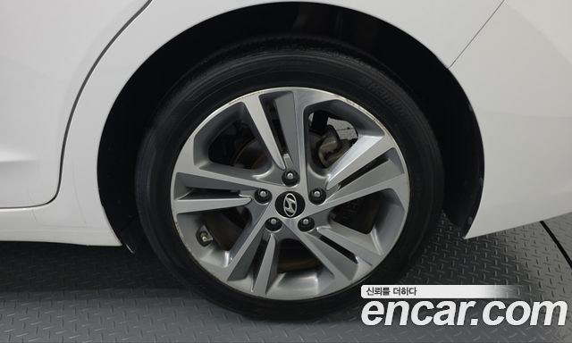 Hyundai AVANTE 2018 — photo 6
