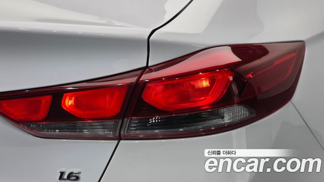 Hyundai AVANTE 2018 — photo 8