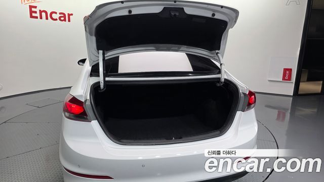 Hyundai AVANTE 2018 — photo 25