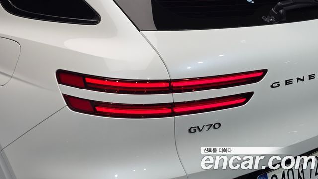 Genesis GV70 2025 — photo 9