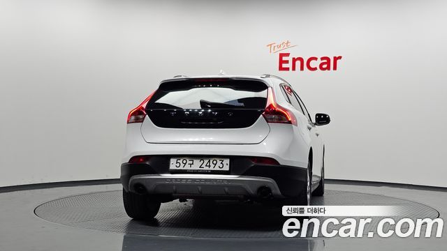 Volvo V40 2018 — photo 4