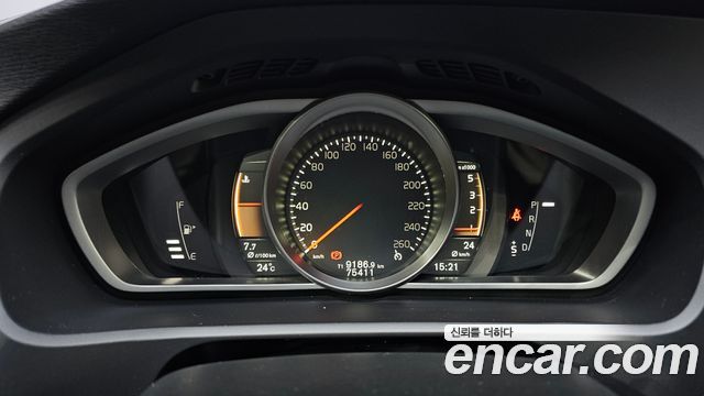 Volvo V40 2018 — photo 11